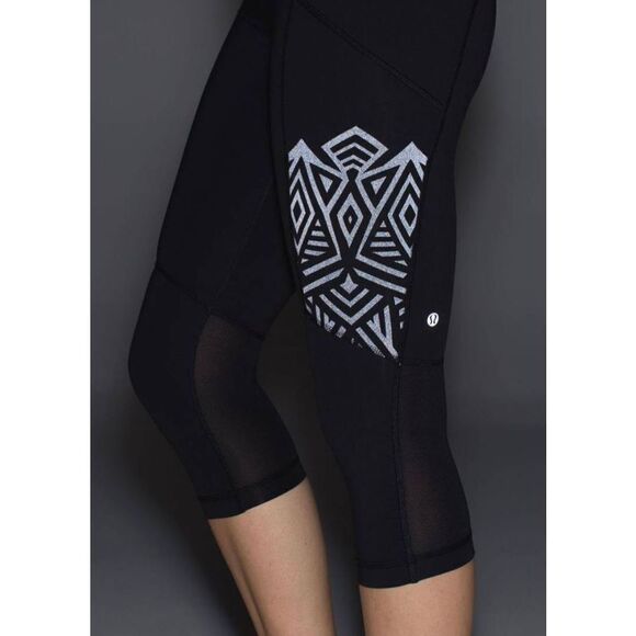 LULULEMON ATHLETICA Stash It Crop in Black Size 4 - Picture 4 of 7